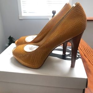 Nine West Eschler Dark Yellow Heels
